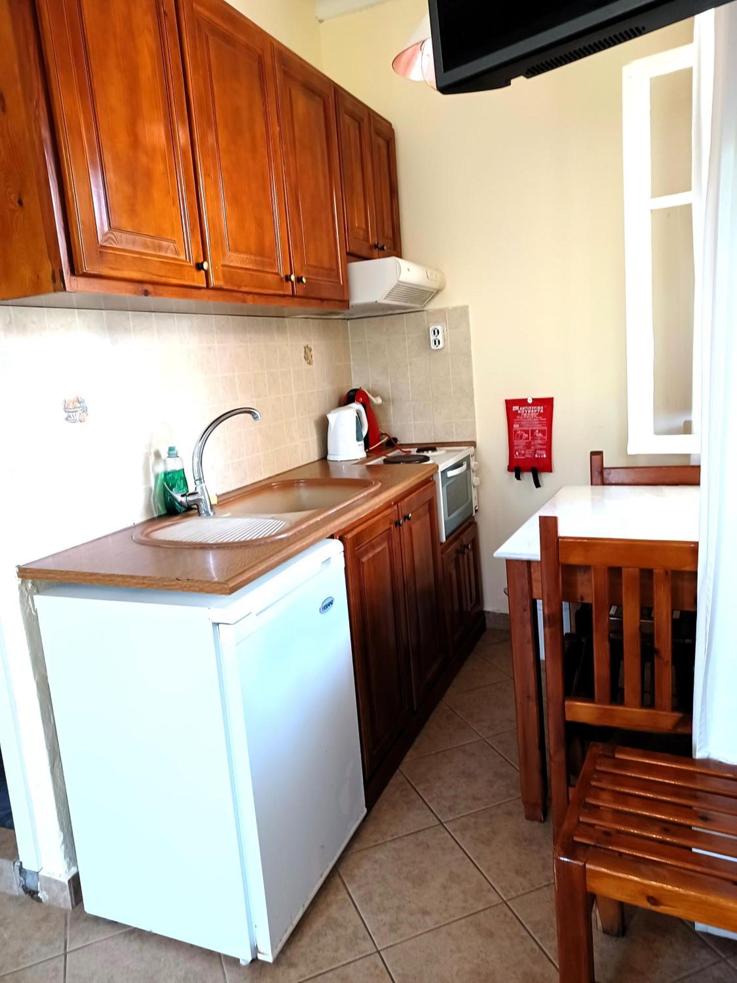 Philippos Hotel Apartments Никиана Экстерьер фото